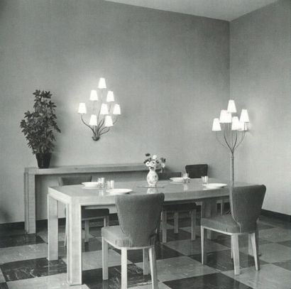 JEAN ROYÈRE (1902-1981) 
Rare lampadaire modele «Persan»
Laiton doré et patiné, tissu
Vers...