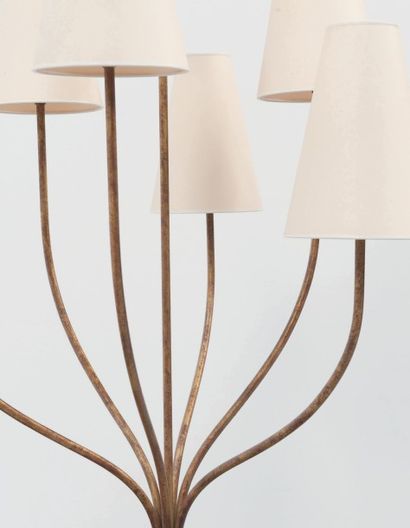 JEAN ROYÈRE (1902-1981) 
Rare lampadaire modele «Persan»
Laiton doré et patiné, tissu
Vers...