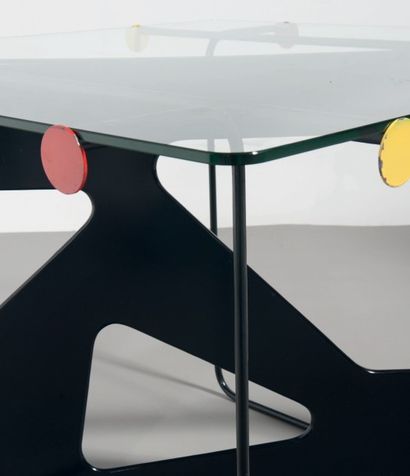 MATHIEU MATÉGOT (1910-2001) 
Table modele «Santiago»
Tôle, métal laqué et verre
Réalisée...