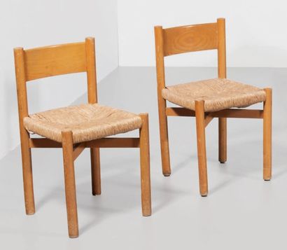 CHARLOTTE PERRIAND (1903-1999) 
Suite de six chaises modele «Meribel»
Frêne et paille
Édition...