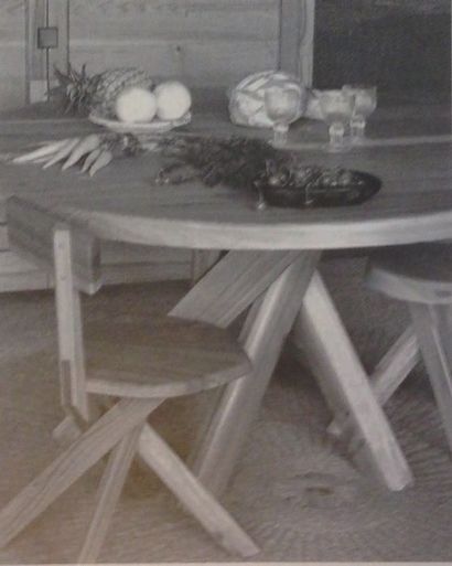 PIERRE CHAPO (1927-1986) 
Paire de chaises tripodes modele «S 34»
Orme massif
Ateliers...