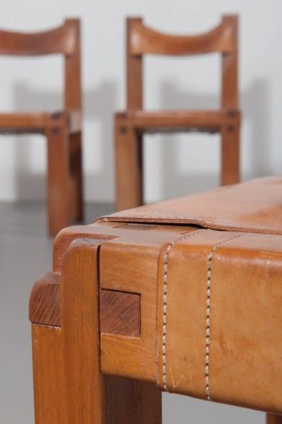 PIERRE CHAPO (1927-1986) 
Suite de six chaises modele «S 11»
Orme massif et cuir...