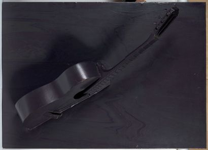 ARMAN (1928-2005) 
La Mort de Manolete, 1998
Fragment de guitare peinte collé sur...