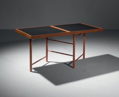 MICHAEL BLOCH (1930-2015) Prototype Danemark Table pliable Teck, palissandre et laiton...