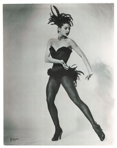 Philippe HALSMAN 
Colette Marchand, actrice et danseuse, 1951
Tirage argentique d'époque.
Tampon...