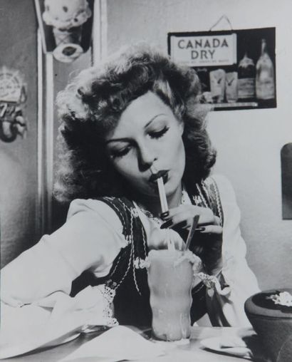 Philippe HALSMAN 
Rita Hayworth, 1942
Tirage argentique d'époque.
Tampon au dos.
H_19,2...