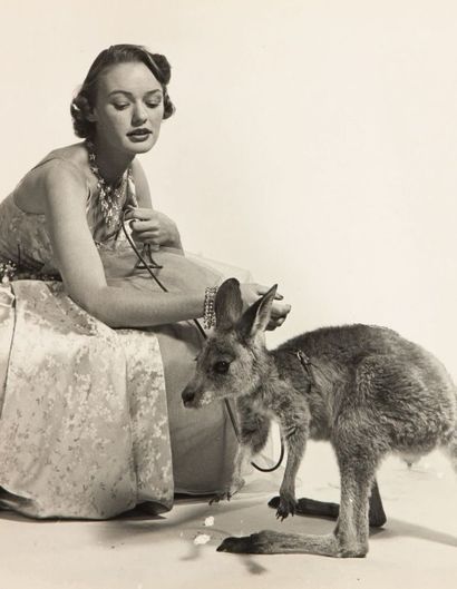 Philippe HALSMAN 
Loretta North, Miss Australia, 1952
Tirage argentique d'époque.
Tampon...