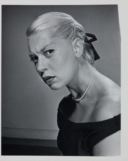 Philippe HALSMAN 
Portrait de Carole Channing
Tirage argentique d'époque.
Tampon...