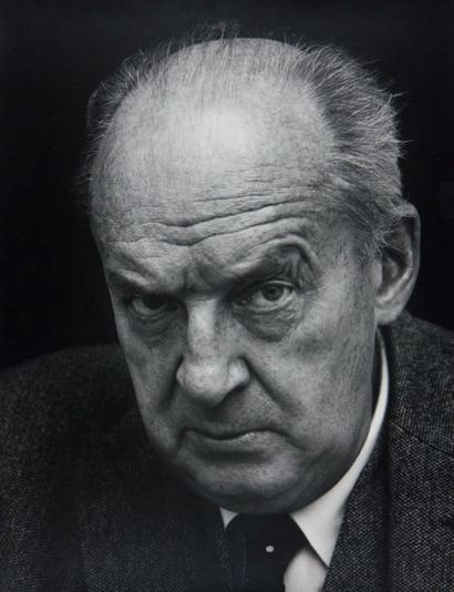Philippe HALSMAN 
Vladimir Nabokov
Tirage argentique d'époque.
Tampon au dos.
H_34,3...