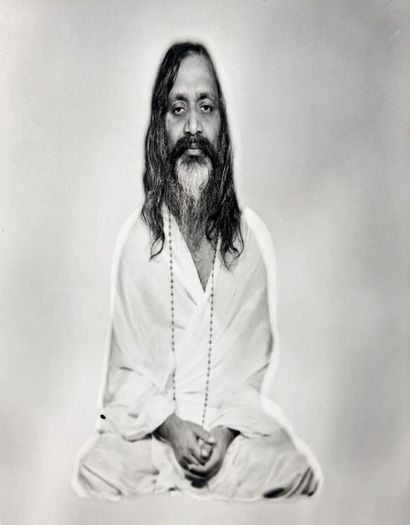 Philippe HALSMAN 
Maharishi mahesh Yogi
Tirage argentique d'époque.
Tampon au dos.
H_32...