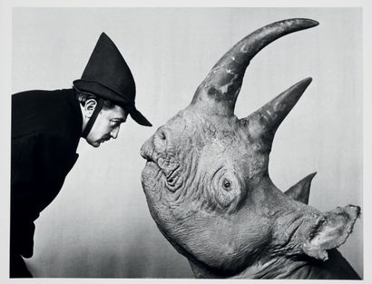 Philippe HALSMAN 
Salvador Dali et le Rhinocéros, 1956
Tirage argentique tardif.
Tampon...