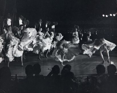 Philippe HALSMAN 
Life night club, 1953
Tirage argentique d'époque.
Tampon au dos.
H_27,6...
