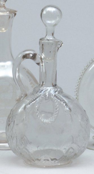 null Carafe aplatie en verre à décor de cordelière. Fin du XVIIIe siècle Platte glazen...