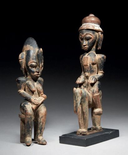 null COUPLE DE SCULPTURES pour la divination de l'école de Kolia représentant une...