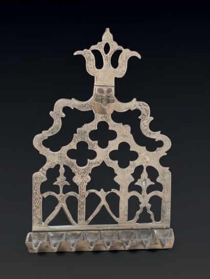 null LAMPE DE HANOUCCA EN BRONZE DORÉ
Fez, environ 1900

A bronze Hanukkah lamp,...