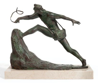 J. MIR Rayliz 
Homme de la préhistoire de Majorque, bronze à patine verte, signé...