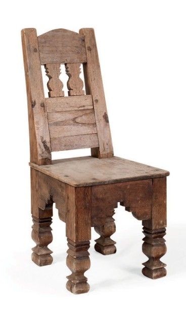 null Petite chaise en bois.
H_50 cm L_21 cm P_27 cm
Sillita en madera.
A small wooden...