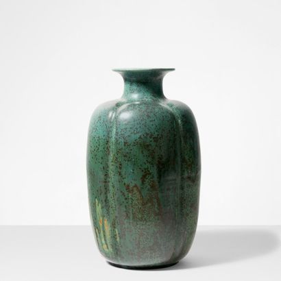 ARNE BANG (1901-1983) 
Grand vase
Grès émaillé
Réalisé par l'artiste
Estampillé et...