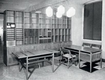 MOGENS KOCH (1898-1992) 
Suite de seize modules de bibliothèque modèle «MK 40880»
Acajou
Édition...