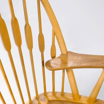 HANS J. WEGNER (1914-2007) 
Paire de fauteuils «Peacock» modèle JH 550
Chêne, teck...