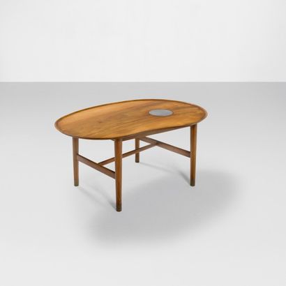 FINN JUHL (1912-1989) 
Table basse
Hêtre et cuivre
Édition Bovirke
Vers 1955
H_53...