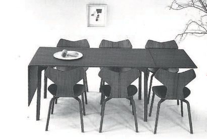 ARNE JACOBSEN (1902-1971) 
Ensemble de dix chaises «Grand Prix» modèle 3130
Teck...