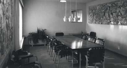 ALVAR AALTO (1898-1975) 
Suite de six fauteuils
Bouleau et cannage
Édition Huonekalutehdas...
