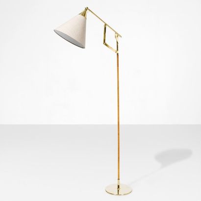 PAAVO TYNELL (1890-1973) 
Rare lampadaire modèle «9605»
Laiton, osier et tissu
Édition...