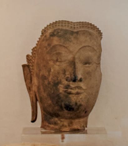 null Tête de bouddha en bronze.
Thaïlande, XVIe siècle.
H_31 cm
Cabeza de Buda en...