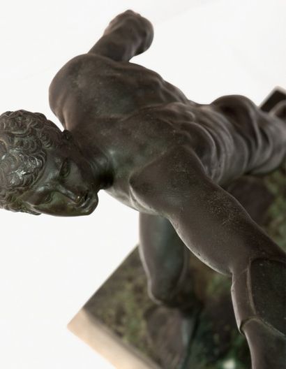 ATTRIBUÉ À FRANCESCO RIGHETTI Gladiateur Borghèse en bronze patiné sur un socle en...