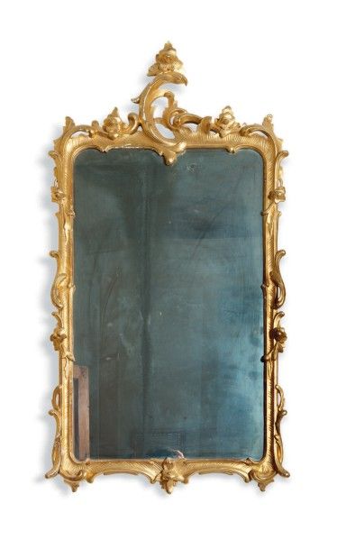 null Paire de miroirs en bois sculpté redoré (accidents).
XVIIIe siècle.
H_112 cm...