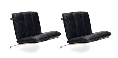 POUL KJæRHOLM (1929-1980) Paire de fauteuils supsendus EKc 26 à assise et dossier...