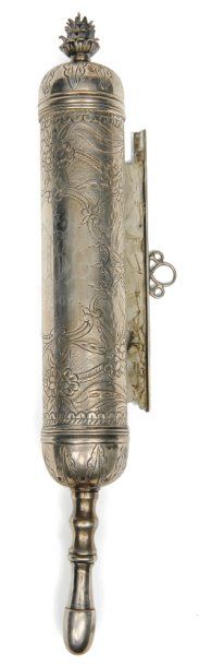 null Etui de Rouleau d'Esther en argent. Empire Ottoman, 1906. A silver Esther scroll...