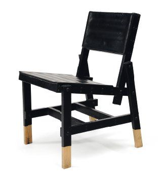 PETER TRAAG Pièce unique Rubber Chair 01 Chaise noire en caoutchouc, bois et plastique....