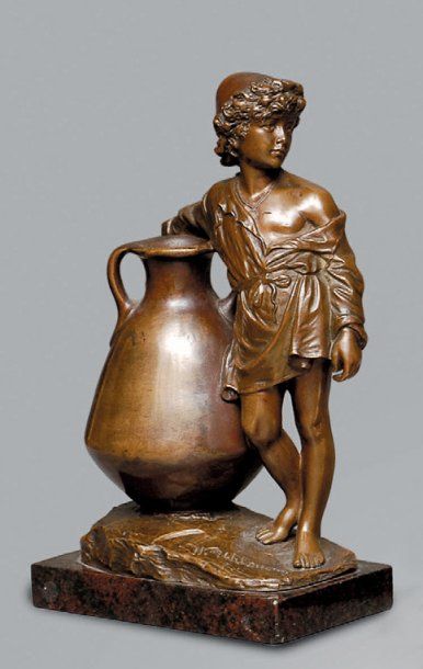 W. Uhlmann (Ecole de la fin du XIXe siècle) Le petit porteur d'eau. Bronze à patine...