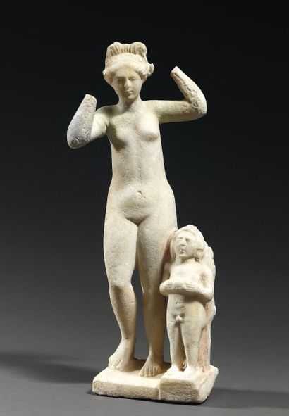 null Statuette représentant la déesse Vénus anadyomène. Elle est nue, debout, légèrement...