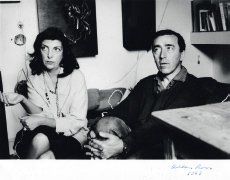 ALAN ROSS Iris Clert et Pol Bury, 1963 Tirage argentique d'époque. Signé et daté...