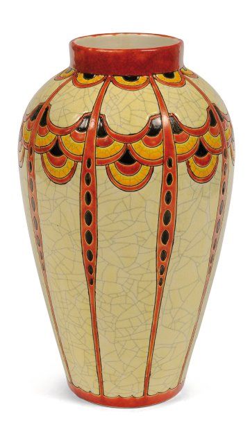 null Rare vase à décor polychrome de motifs floraux fortement stylisés. Polychrome...