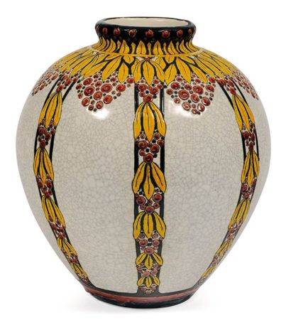 null Rare vase à décor polychrome de feuilles et de fleurs stylisées. huge and extremely...