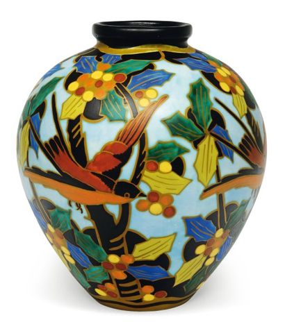 null Rarissime vase à décor polychrome d'oiseaux et de motifs floraux stylisés. Extremely...
