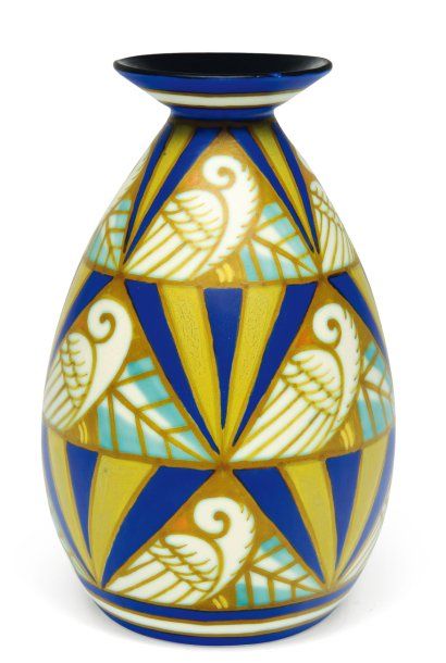null Rare vase à décor polychrome "passe partout" de colombes et de palmes stylisées....