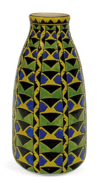 null Rare vase à décor polychrome de motifs géométriques. Extremely rare masterpiece....