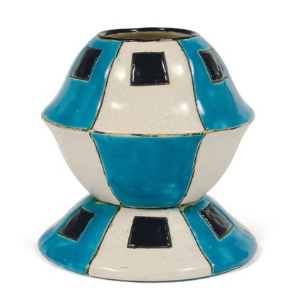 null Rare vase à décor tricolore de motifs géométriques. Extremely Rare three-colour...