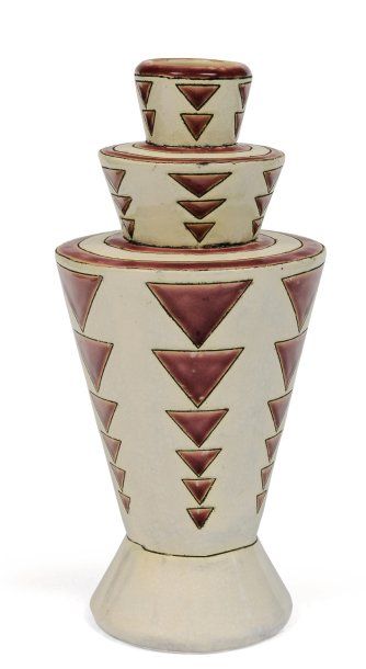 null Rare vase à décor bicolore de motifs géométriques. Extremely rare two-colour...
