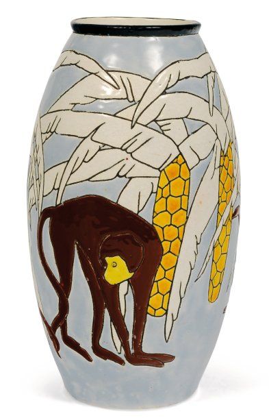 null Rare vase à décor polychrome de singes. Extremely rare polychrome design with...
