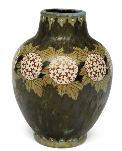 null Vase à décor tricolore "passe partout" de boules de neige et de feuilles. Three-colour...