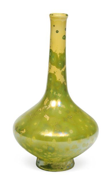 null Vase à décor bicolore de glaçure cristallisée. very rare two-colour design with...