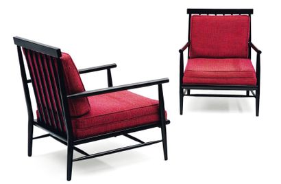PAUL MCCOBB (1917-1969) Paire de fauteuils à haut dossier et assise en tissu rouge...