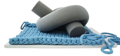 BAUKE KNOTTNERUS - Prototype Tapis "Phat knits" bleu composé de 560 mètres de tubes...