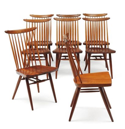 GEORGE NAKASHIMA (1905-1990) Suite de huit chaises "New" en noyer américain à dossiers...